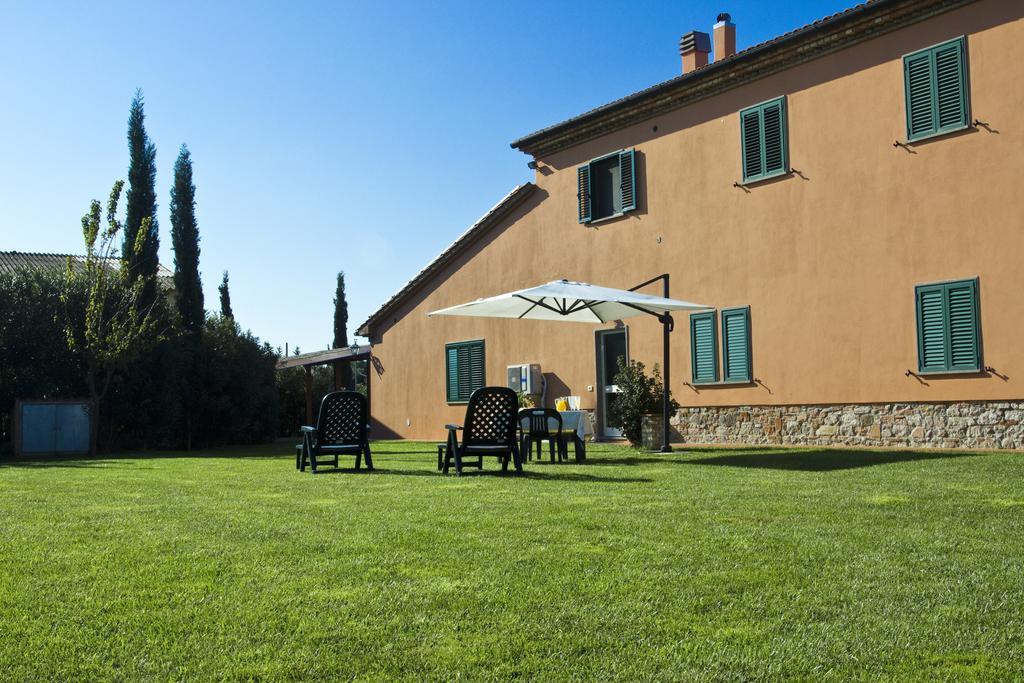 Agriturismo Ferruggini โบลเกริ ภายนอก รูปภาพ