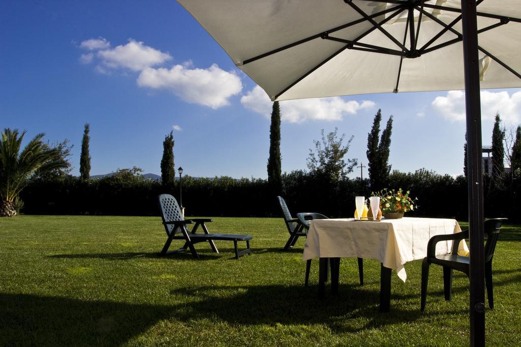 Agriturismo Ferruggini โบลเกริ ภายนอก รูปภาพ