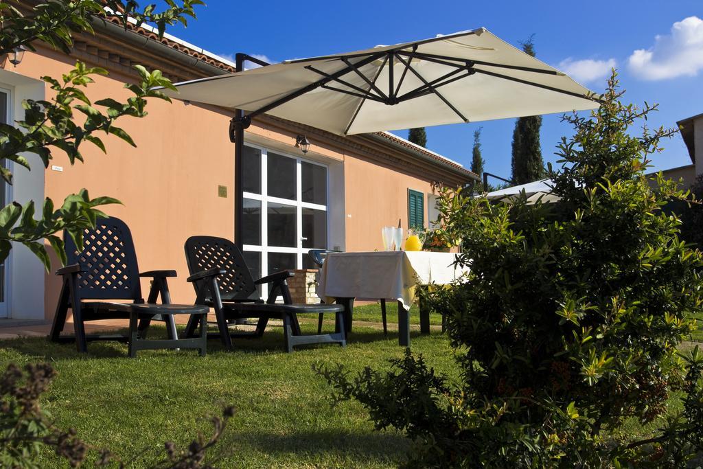 Agriturismo Ferruggini โบลเกริ ภายนอก รูปภาพ