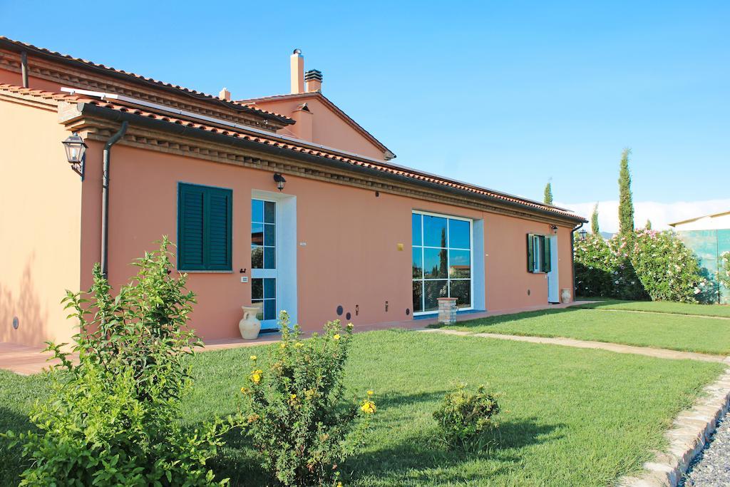 Agriturismo Ferruggini โบลเกริ ภายนอก รูปภาพ