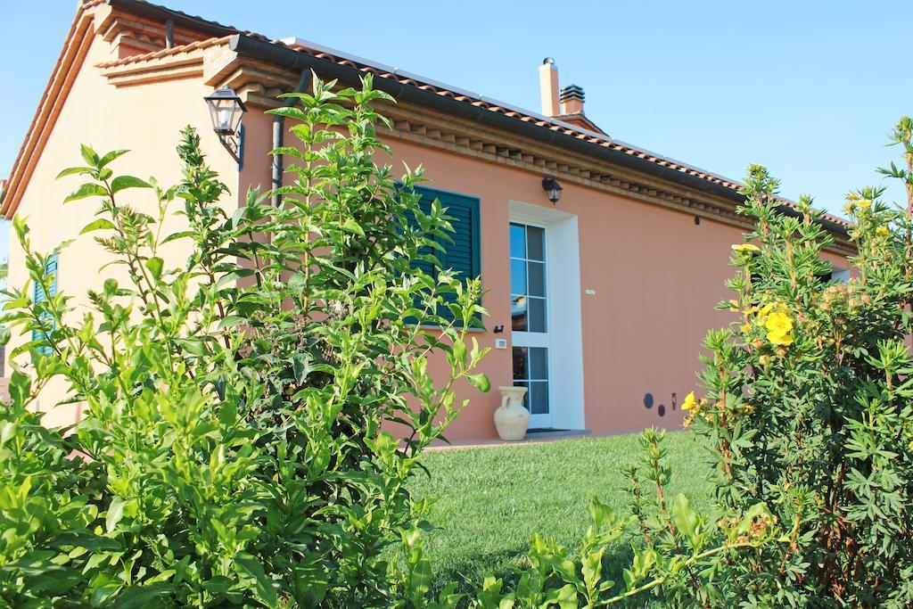 Agriturismo Ferruggini โบลเกริ ภายนอก รูปภาพ