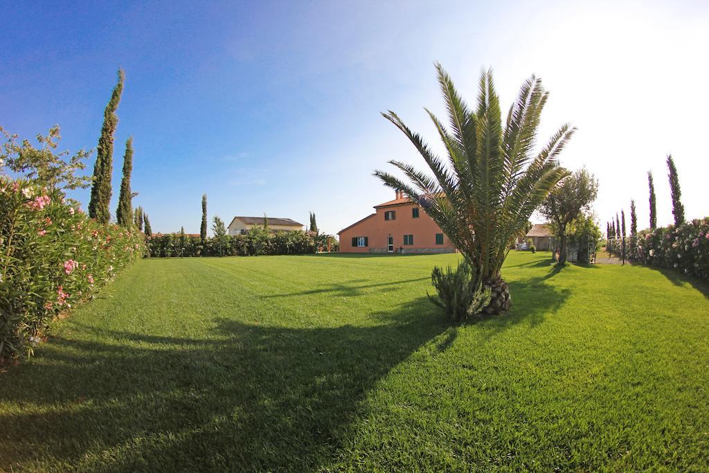Agriturismo Ferruggini โบลเกริ ภายนอก รูปภาพ