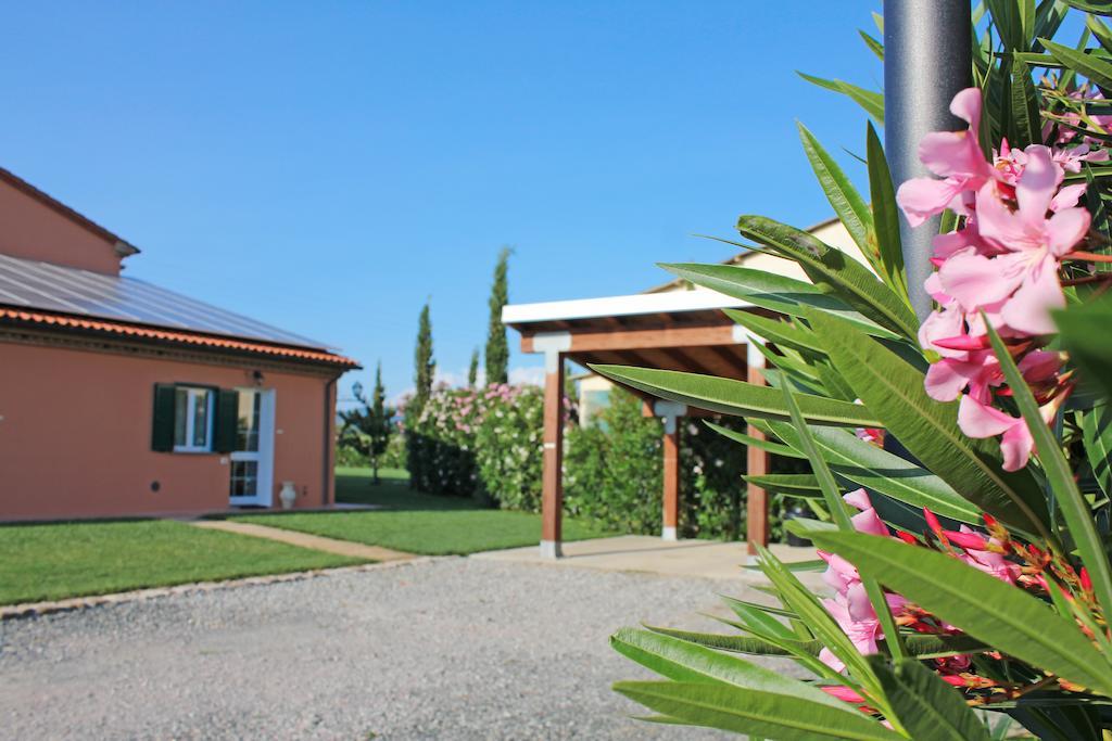 Agriturismo Ferruggini โบลเกริ ภายนอก รูปภาพ