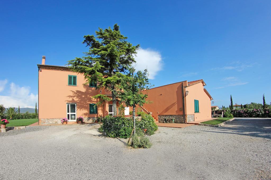 Agriturismo Ferruggini โบลเกริ ภายนอก รูปภาพ